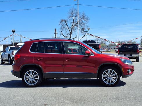 Used 2012 Volkswagen Tiguan S image 2