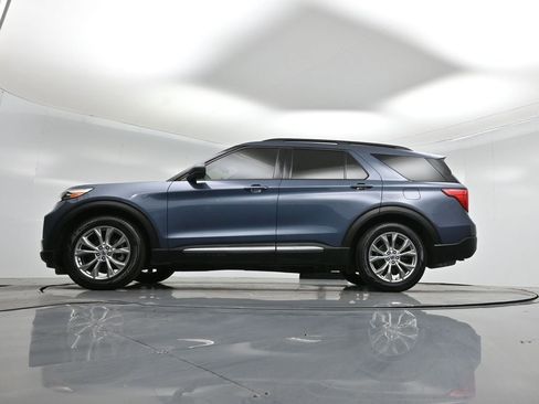 Used 2021 Ford Explorer XLT w/ Equipment Group 202A image 8