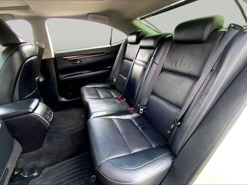 Used 2014 Lexus ES 350 w/ Luxury Package FWD image 20