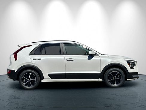 New 2026 Kia Niro LX FWD image 3