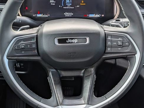 Used 2024 Jeep Grand Cherokee Limited w/ Black Appearance Package AWD/4WD image 13