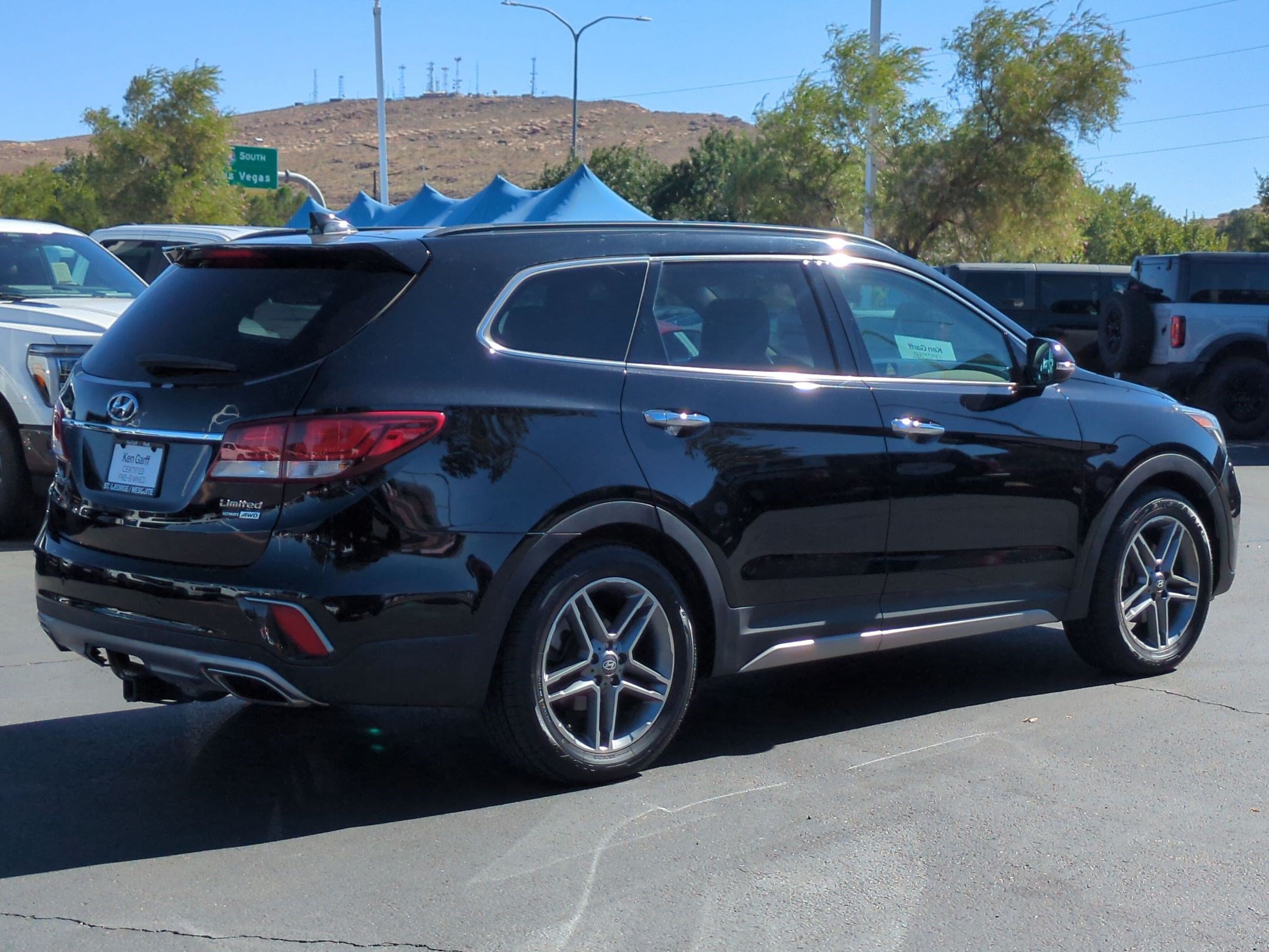 Used 2018 Hyundai Santa Fe Limited AWD/4WD image 3