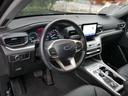 Certified 2024 Ford Explorer XLT w/ Equipment Group 202A image 4