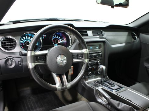 Used 2013 Ford Mustang Coupe RWD image 2