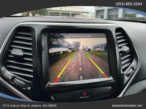 Used 2016 Jeep Cherokee Trailhawk w/ Leather Interior Group image 23