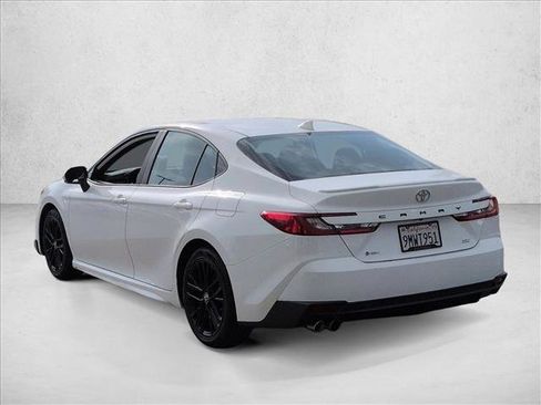 Used 2025 Toyota Camry SE FWD image 8