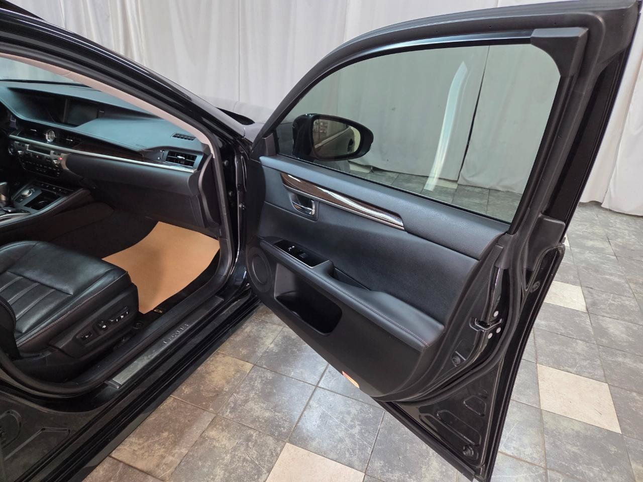 Used 2018 Lexus ES 350 w/ Luxury Package w/Wood Trim FWD image 10
