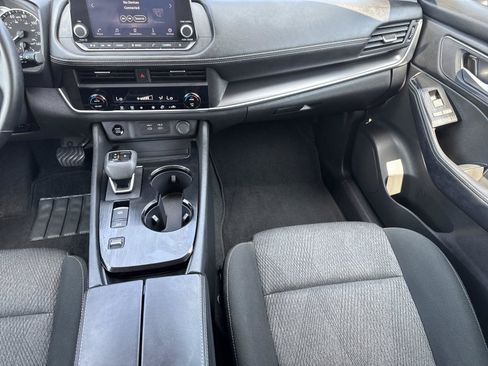 Used 2025 Nissan Rogue SV FWD image 16
