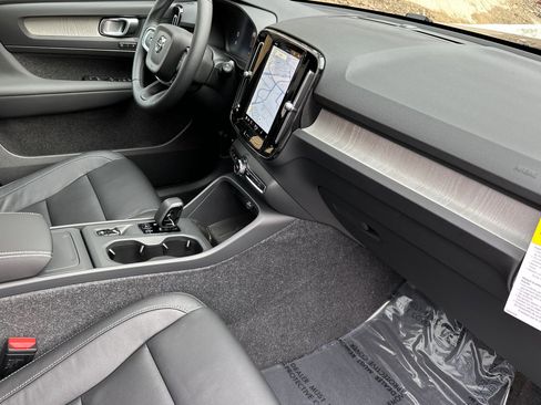 New 2025 Volvo XC40 B5 Core w/ Climate Package image 13