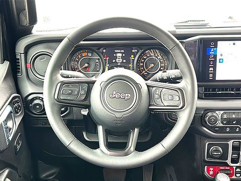 Used 2025 Jeep Wrangler Unlimited Rubicon w/ Convenience Group AWD/4WD image 27