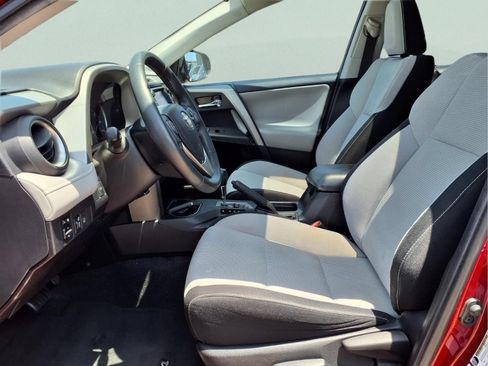 Used 2018 Toyota RAV4 XLE FWD image 10