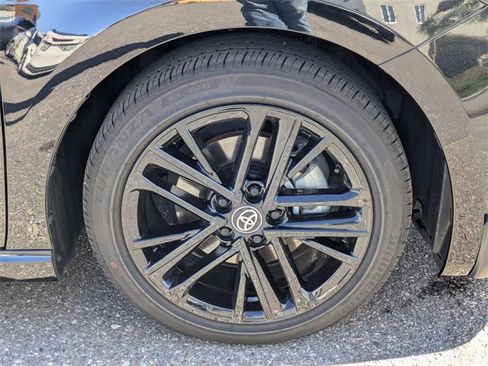 Used 2025 Toyota Camry SE image 9