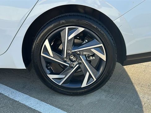 Used 2024 Hyundai Elantra Limited FWD image 18