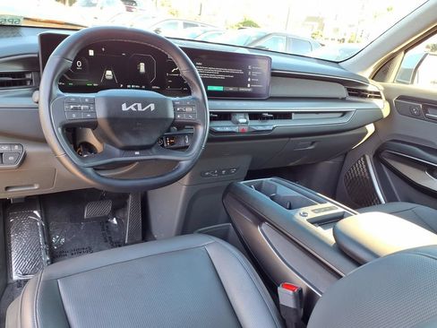 Certified 2024 Kia EV9 Light Long Range RWD image 9