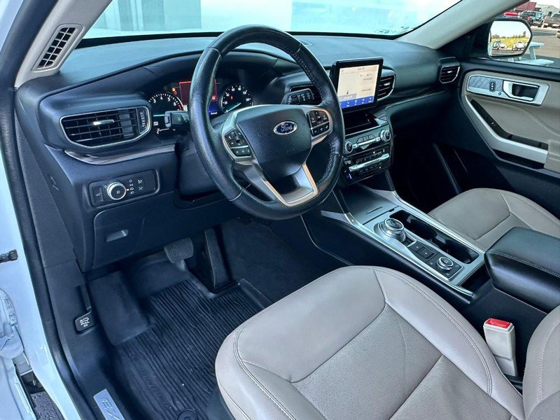 Used 2021 Ford Explorer Limited w/ Equipment Group 301A AWD/4WD image 8