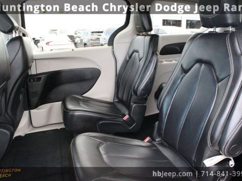 Used 2023 Chrysler Pacifica Touring-L image 33