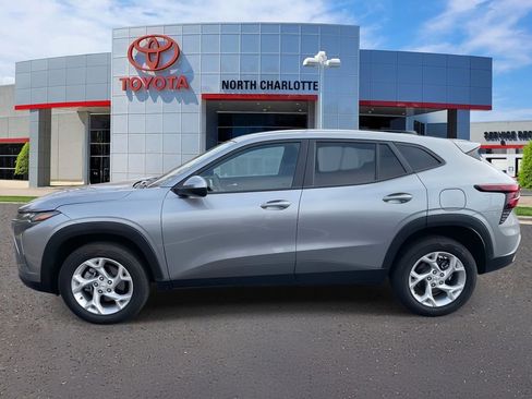 Used 2025 Chevrolet Trax LS w/ LS Convenience Package image 7