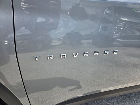 Used 2023 Chevrolet Traverse LS FWD image 4