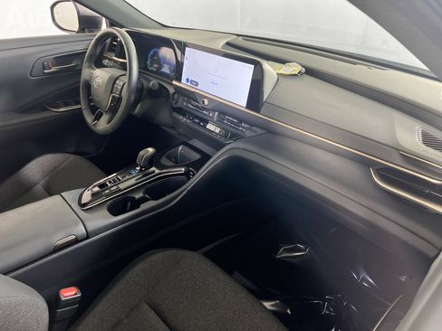 Used 2024 Toyota Crown XLE image 28
