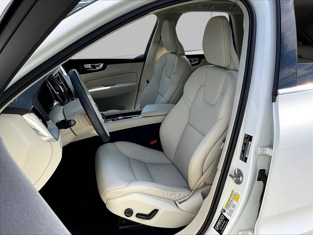 Used 2023 Volvo XC60 B5 Plus AWD/4WD image 20