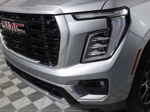 Used 2025 GMC Yukon Denali w/ Sun & Power Step Package AWD/4WD image 41