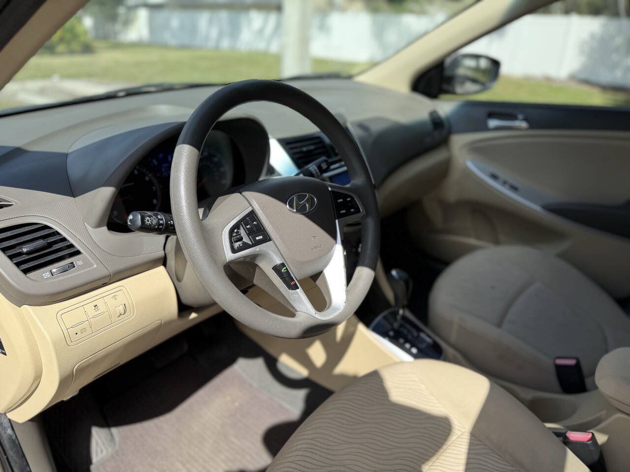 Used 2013 Hyundai Accent GLS w/ Premium Pkg FWD image 13
