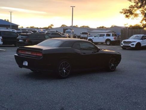 Used 2014 Dodge Challenger SXT image 6