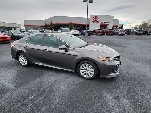 Used 2019 Toyota Camry LE image 2