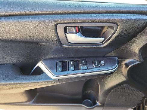Used 2016 Toyota Camry SE image 14