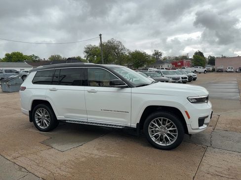 Used 2022 Jeep Grand Cherokee L Summit w/ Advanced Protech Group IV AWD/4WD image 5