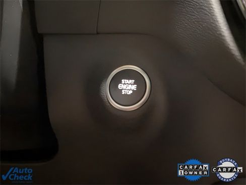 Used 2025 Volvo XC40 B5 Core image 35