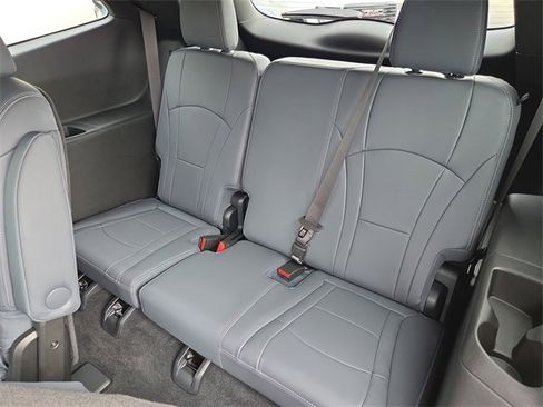 Used 2024 Buick Enclave Essence w/ Sport Touring Edition image 17