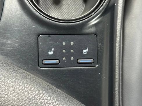 Used 2019 Toyota Camry SE FWD image 4