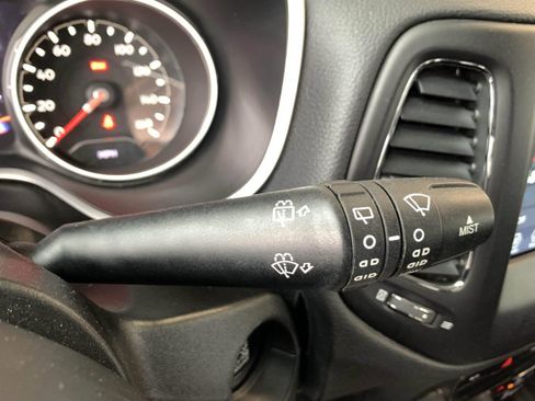 Used 2018 Jeep Compass Latitude w/ Popular Equipment Group image 18