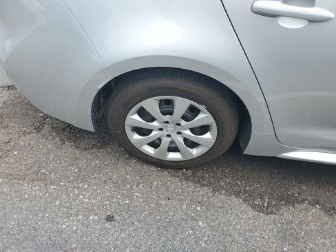 Used 2023 Toyota Corolla LE FWD image 4