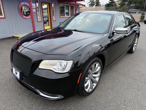 Used 2018 Chrysler 300 Limited image 1