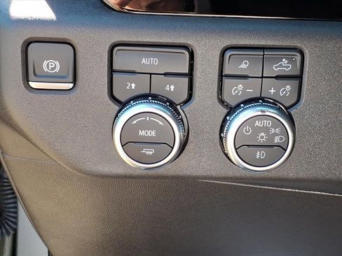 Certified 2024 GMC Sierra 1500 SLT image 16