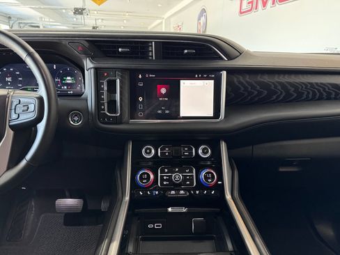 Used 2023 GMC Yukon XL Denali AWD/4WD image 23