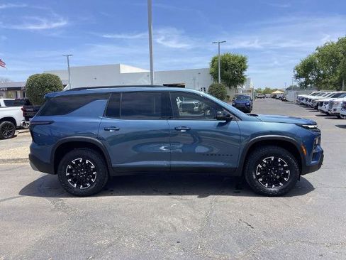 Used 2025 Chevrolet Traverse Z71 w/ LPO, Illumination Package AWD/4WD image 2