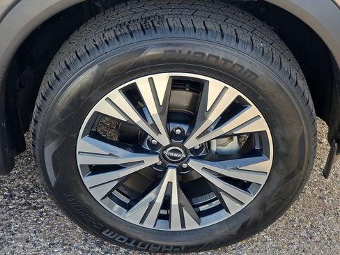 Used 2023 Nissan Rogue SV image 7