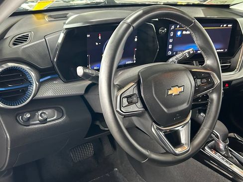 Used 2025 Chevrolet Trax LT w/ Driver Confidence Package FWD image 19