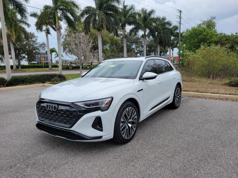 Used 2024 Audi Q8 e-tron Prestige w/ Prestige Package image 8