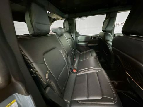 Used 2023 Ford Bronco Badlands image 26