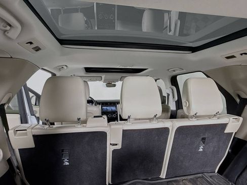 Used 2018 Land Rover Discovery HSE AWD/4WD image 28
