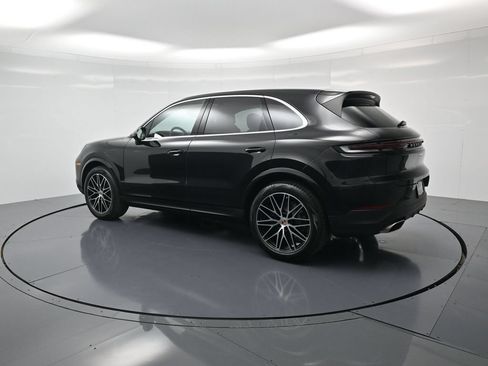 Certified 2026 Porsche Cayenne AWD/4WD image 3