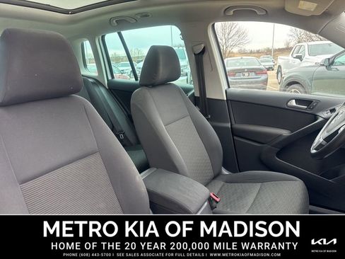 Used 2013 Volkswagen Tiguan S image 37