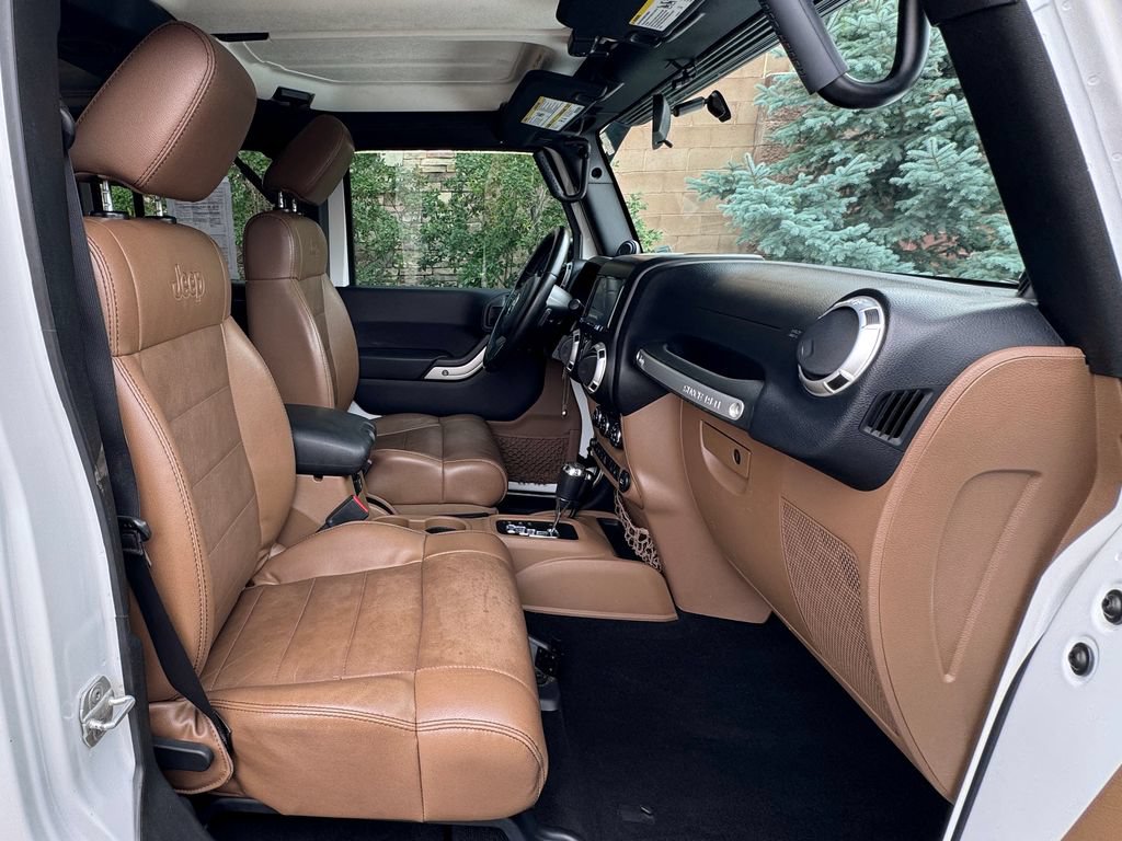 Used 2012 Jeep Wrangler Unlimited Sahara w/ Connectivity Group AWD/4WD image 34