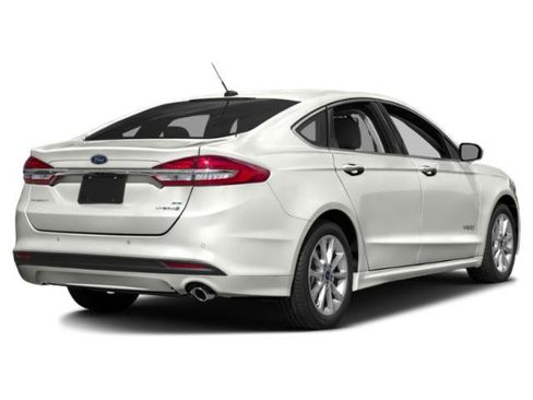 Used 2018 Ford Fusion SE FWD image 2