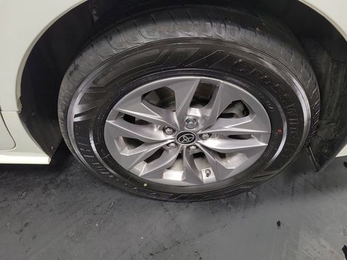 Used 2021 Toyota Sienna XLE image 10