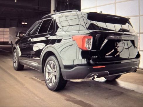 Used 2024 Ford Explorer XLT w/ Equipment Group 202A AWD/4WD image 17